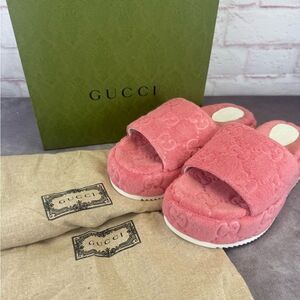 Gucci Women’s Wild Rose Pink Embossed Platform Slides NIB 41